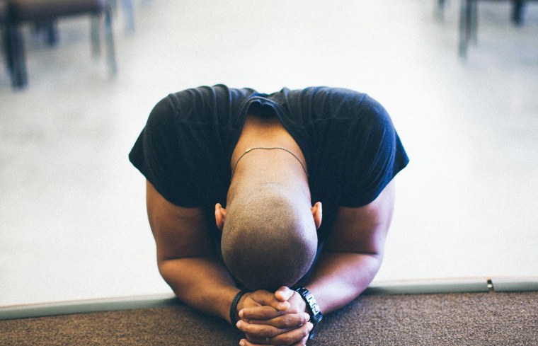 Человек раскаивается