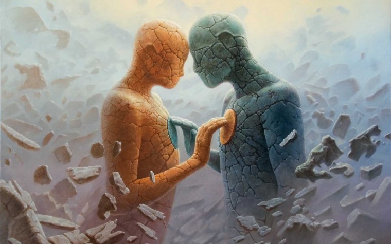 Девушка идет по дороге