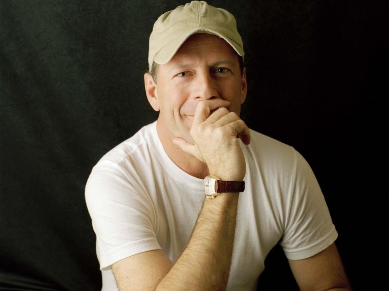 Брюс Уилис в бейсболке