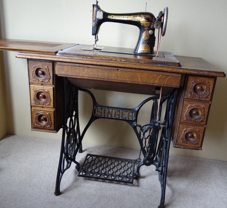 Швейная машинка (Zinger super 2001)