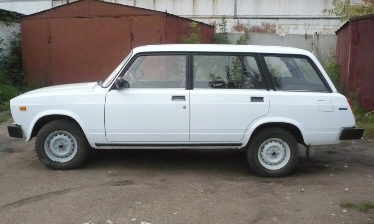 ВАЗ 2104 белый сбоку