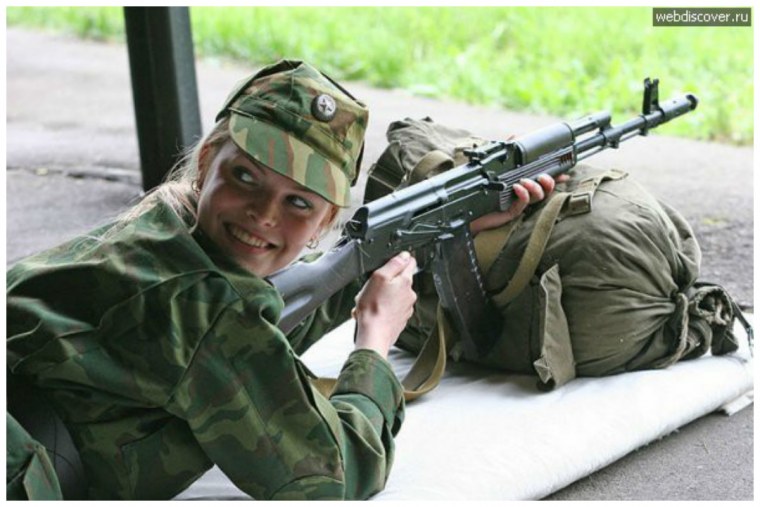 Солдат Российской армии девушка