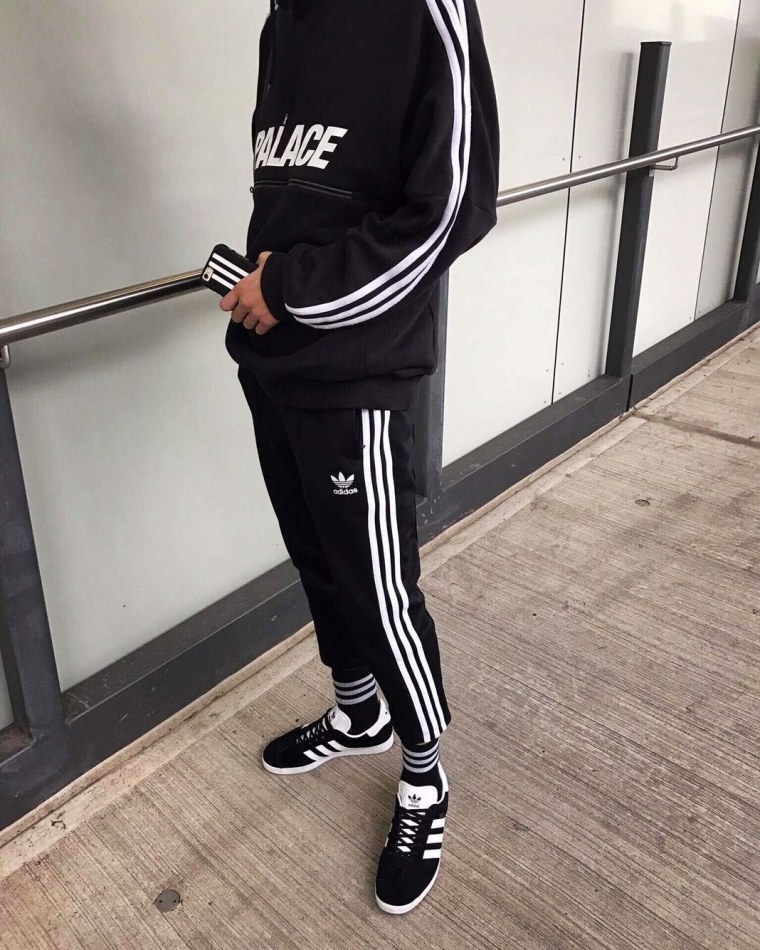 Фараон в штанах адидас