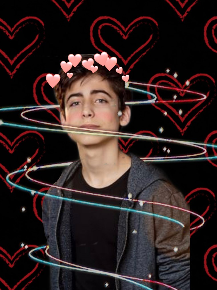 Эйдан Галлахер 2020 с сердечками