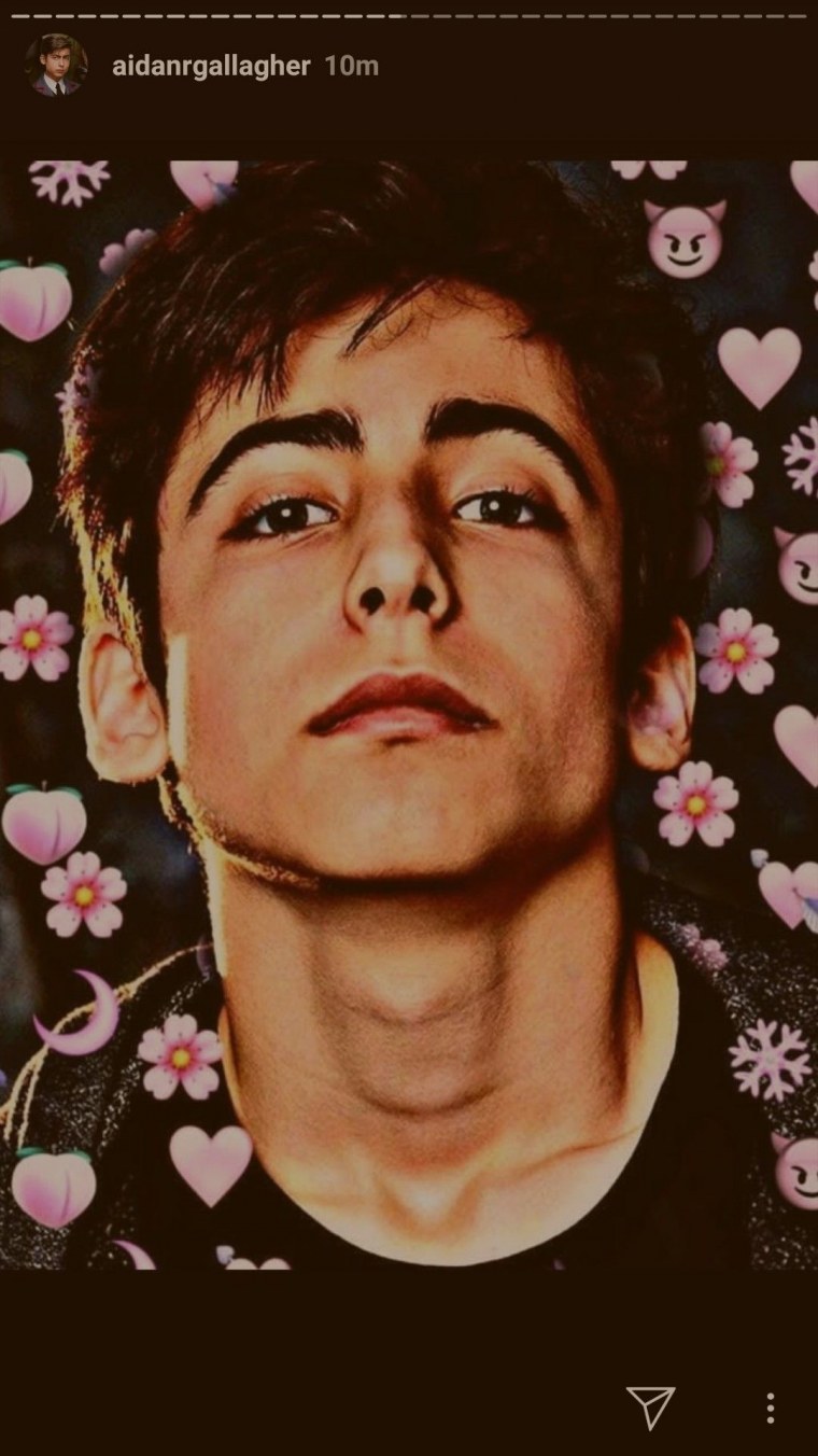 Эйдан Галлахер пятый в полный рост