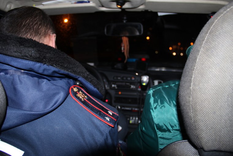 Внутри машины ГАИ