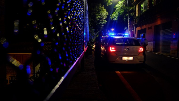 Полицейская машина ночью