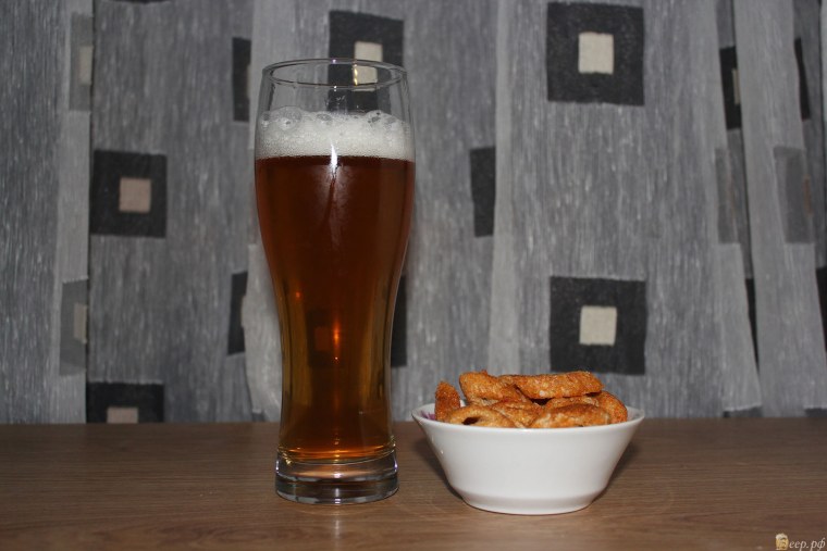 Пиво в стакане дома