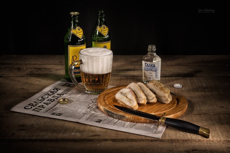 Стол с водкой и закуской