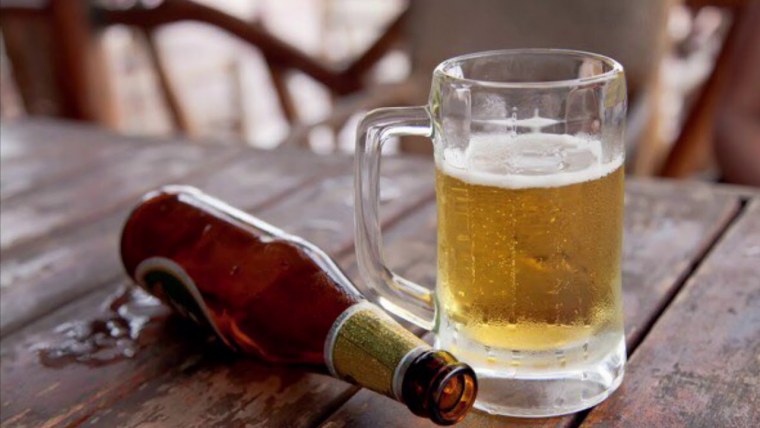 Стол с бухлом