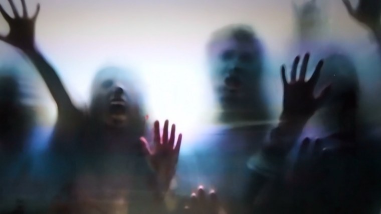 Зомби за стеклянной дверью