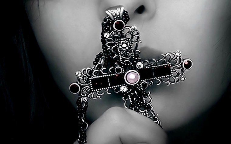 Красивый крестик для девушки