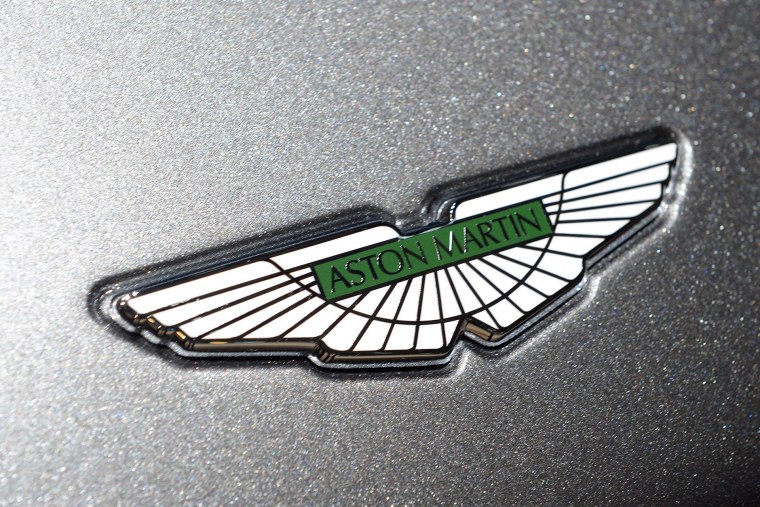 Астон Мартин значок