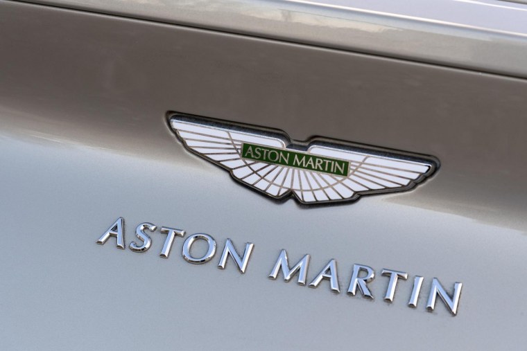 Астон Мартин лейбл