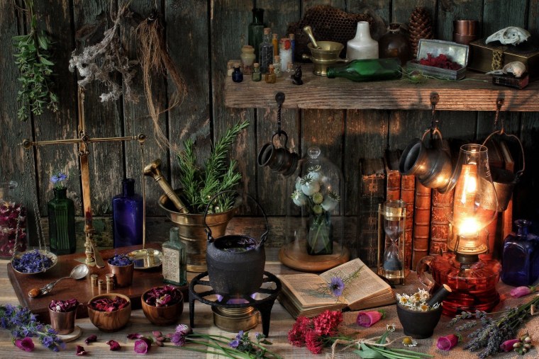 Домик Лесной ведьмы внутри