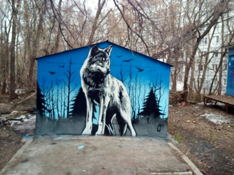 Резные двери волк