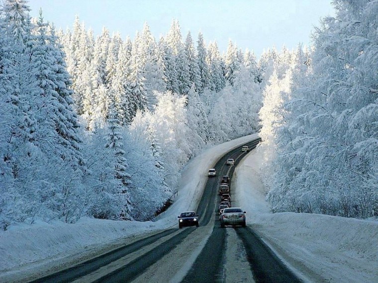 Машина на дороге