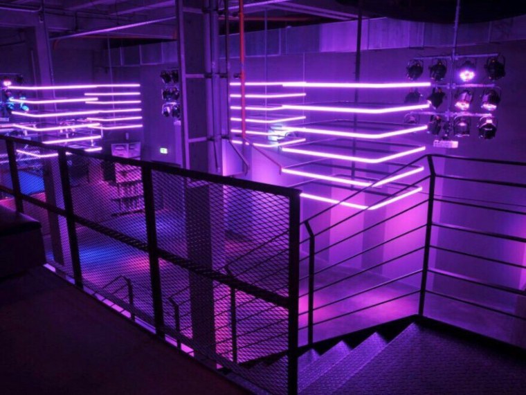 Фиолетовый неон