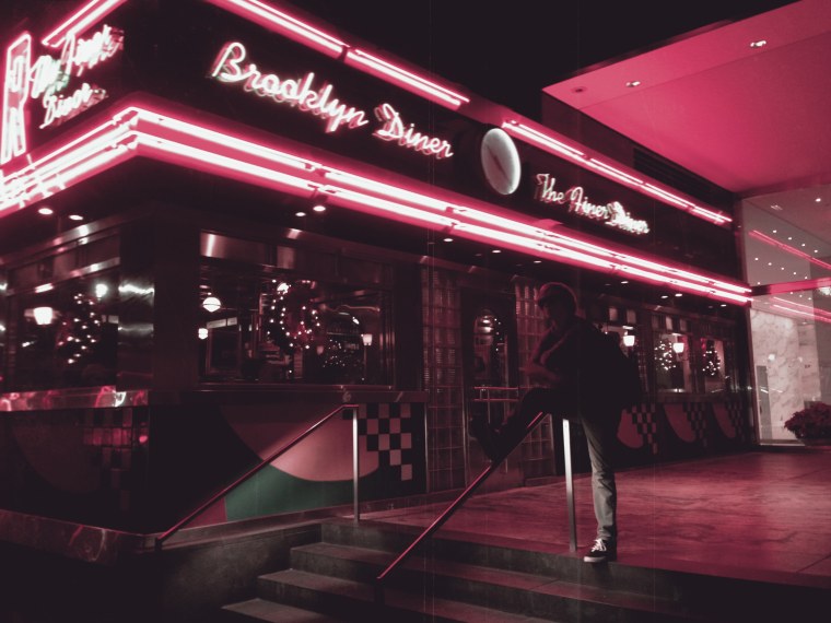 Вывеска ночного бара