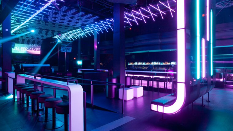 Неоновое помещение