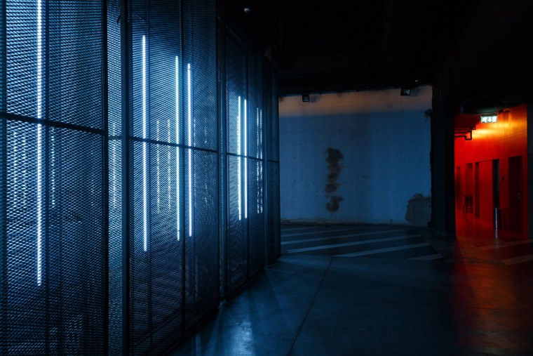 Неон тюрьма