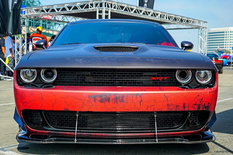Dodge Challenger Hellcat фары