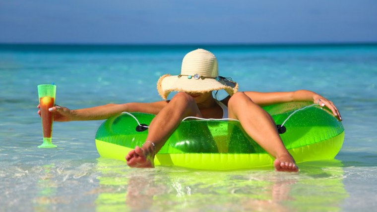 Собака на пляже