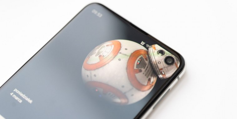 Samsung Galaxy 10e обои под вырез камеры