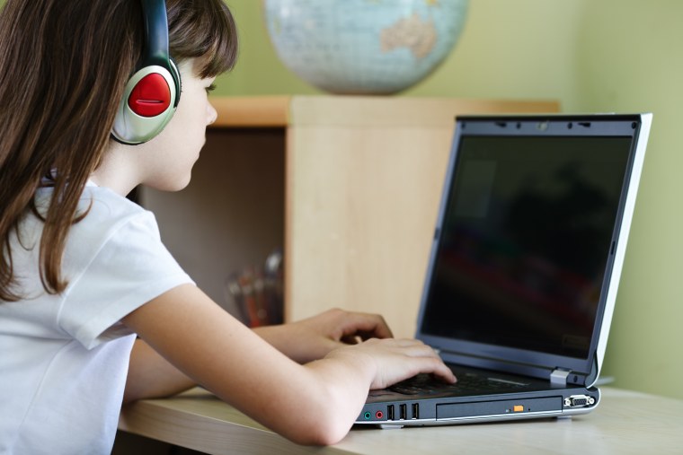 Современные дети за компьютером