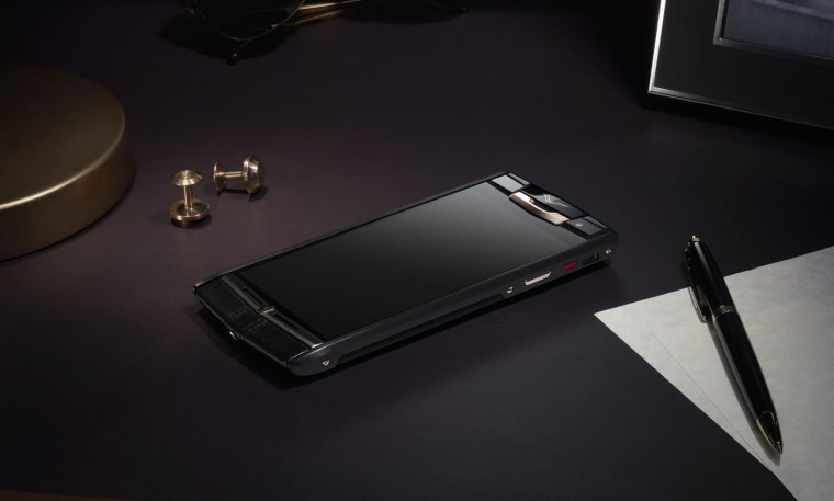 Смартфон в титановом корпусе