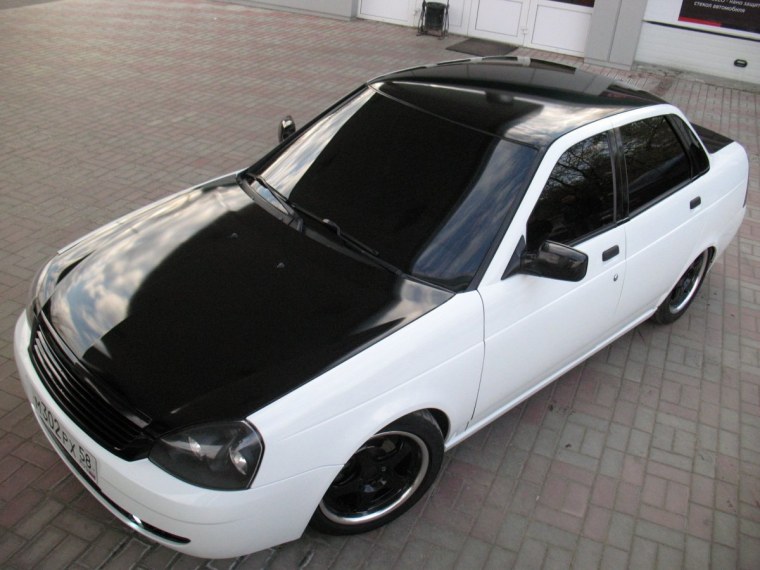 Белая и черная Приора