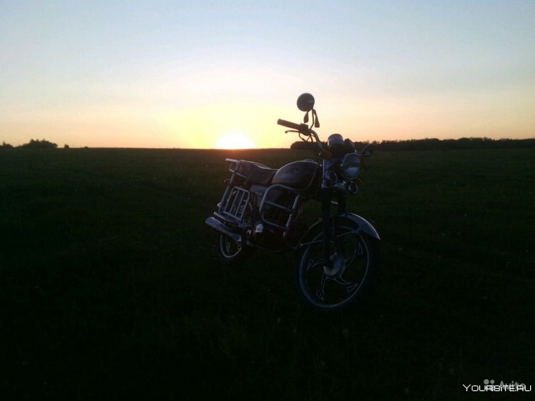 Мопед Альфа ночью