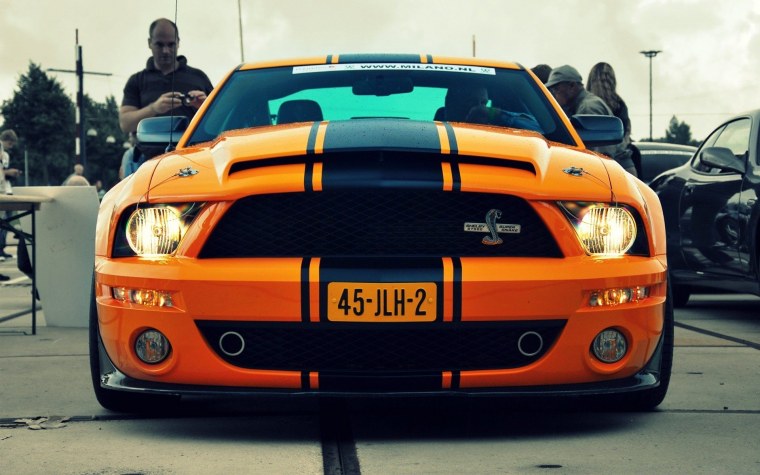 Ford Mustang Shelby оранжевый