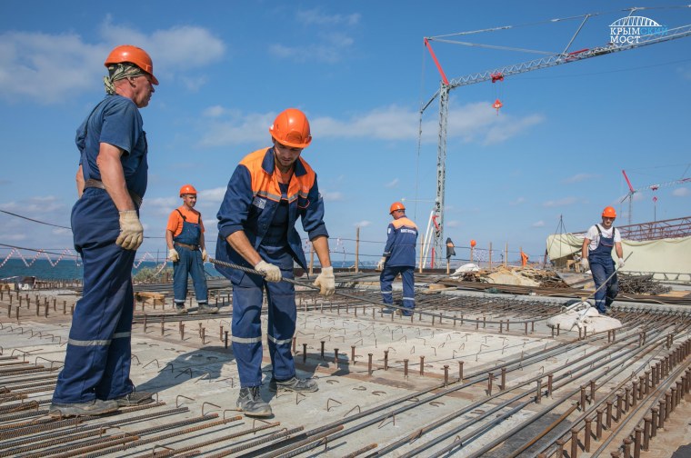 Люди на стройке