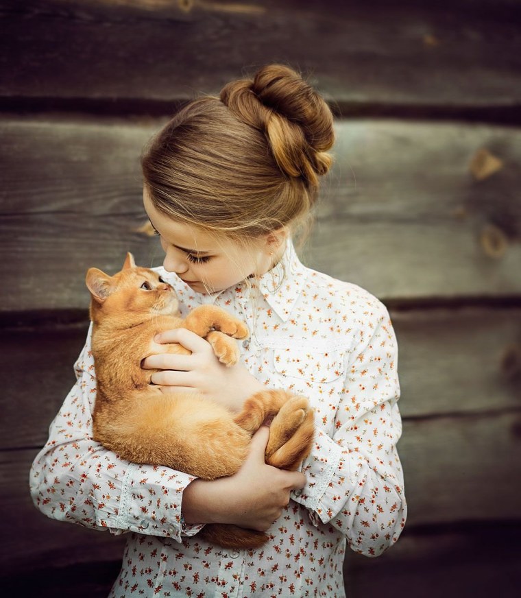 Девушка с котом