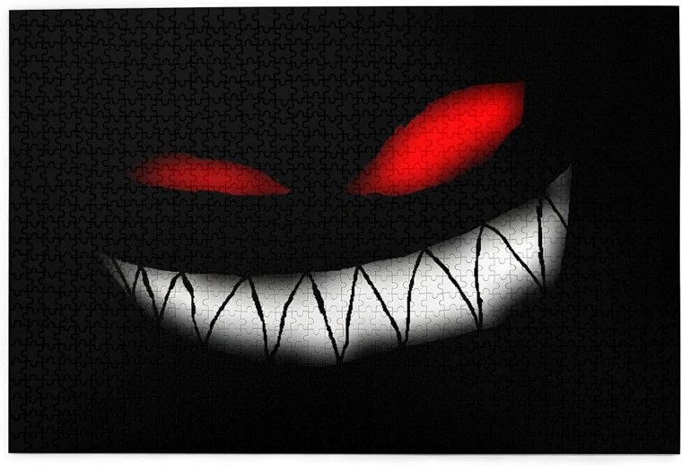 Злая улыбка на черном фоне