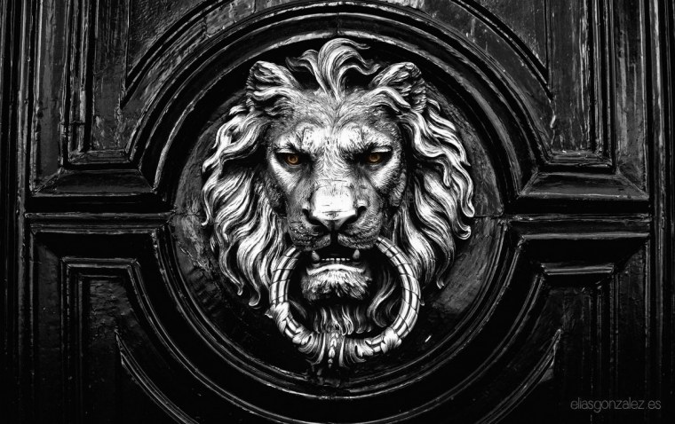 Лев в готическом стиле