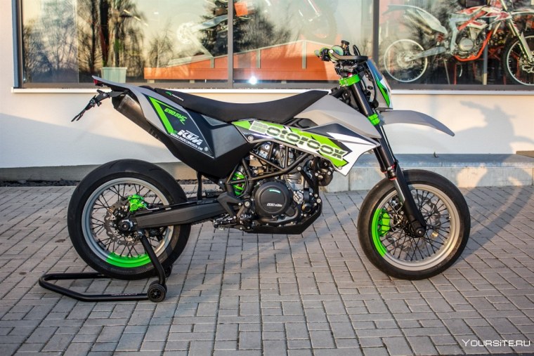 КТМ 690 СМЦ мотард