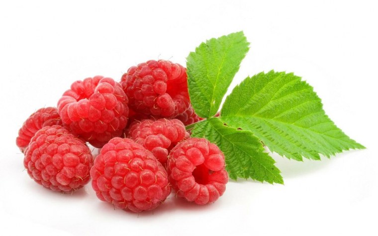 Малина на белом фоне