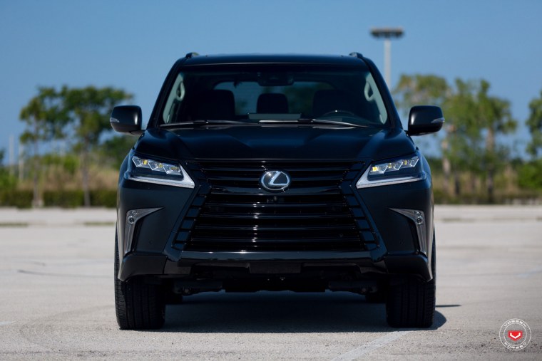 Lexus LX 570 2019 черный