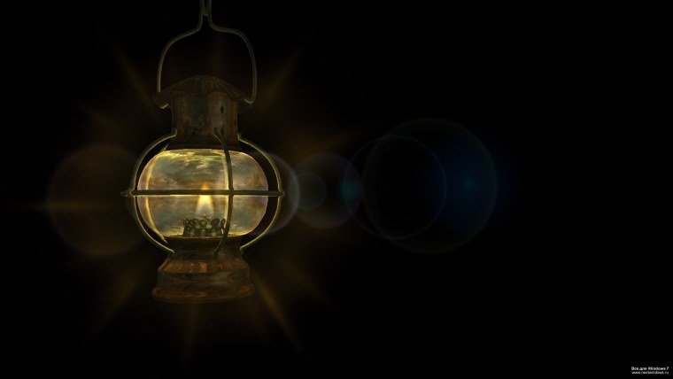 Свет фонарика на черном фоне