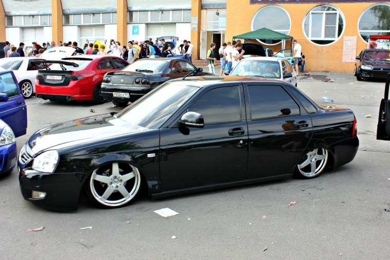 Лада Приора черная низкая