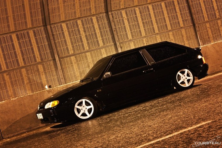 ВАЗ 2014 черная тонированная заниженная