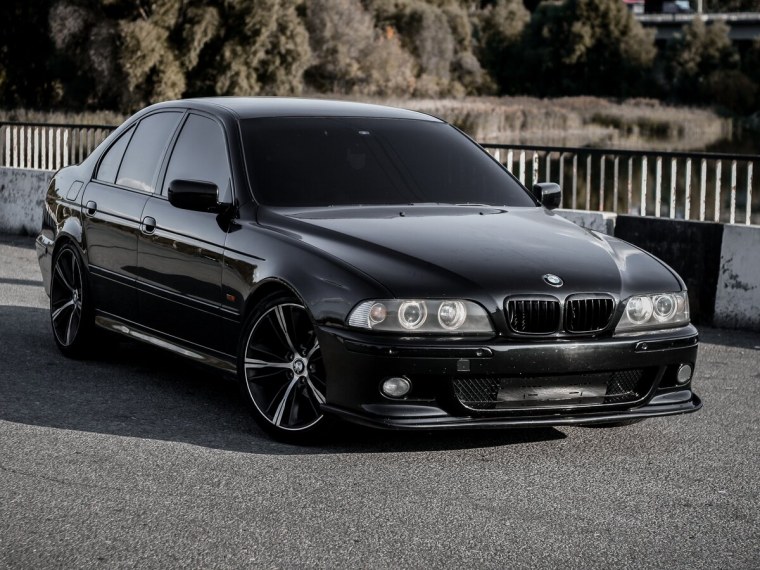 BMW 5 e39 черная