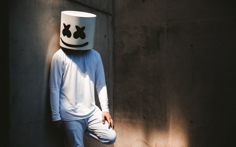 Кристофер Комсток Marshmello без маски