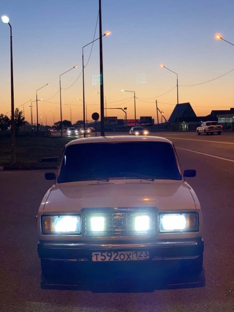 ВАЗ 2107 опер с мигалками