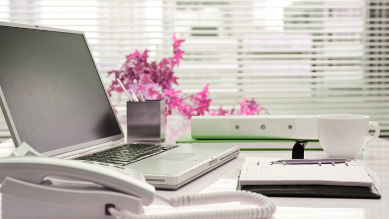 Ноутбук и документы