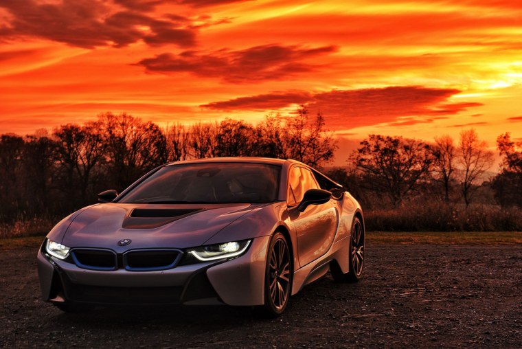BMW i8 на закате