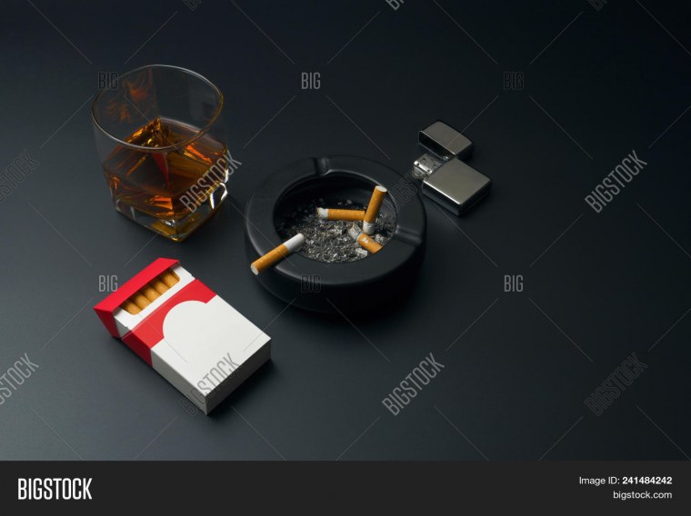 Сигарета черно белая