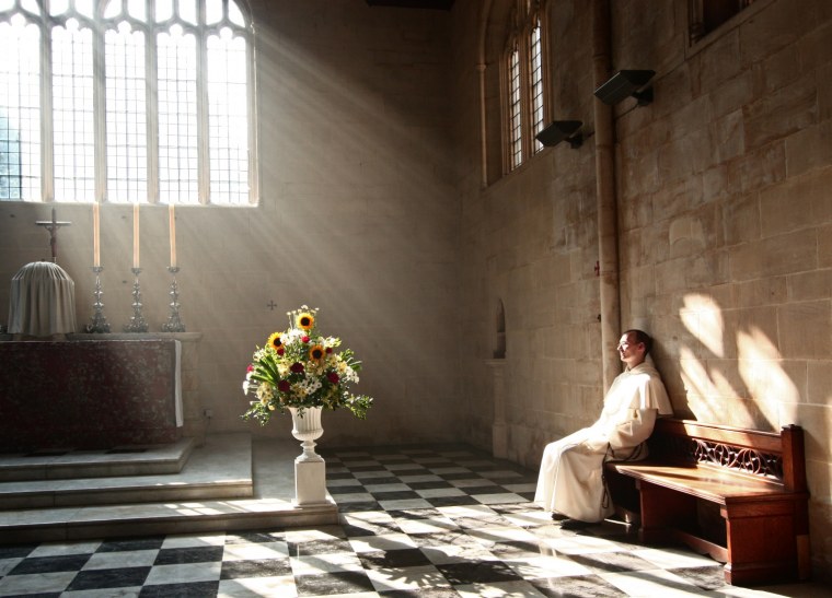 Девушка в храме Эстетика